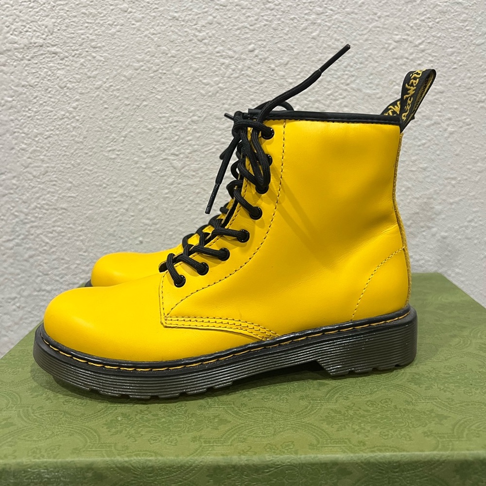 NEW Dr. Martens 1460 smooth yellow lace up boots size 5 - Picture 2 of 6
